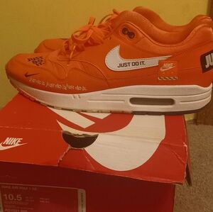 Nike Air Max 1 SE Orange Sneakers